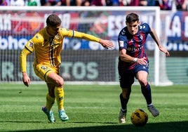 Bautista y Corpas guían al Eibar hacia el ascenso directo ante el Alcorcón