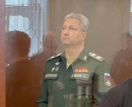 Timur Ivanov escucha los cargos en la corte tras ser detenido.