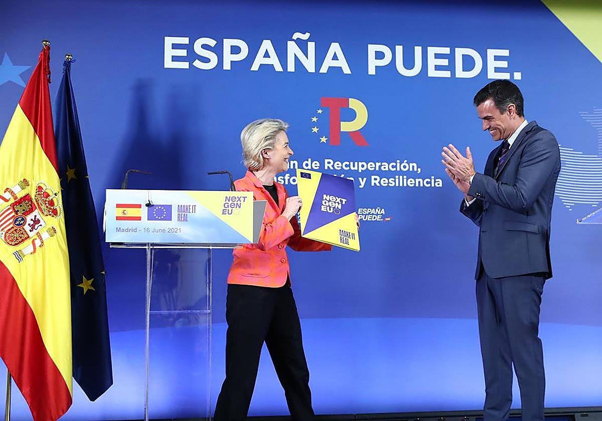 El presidente del Gobierno, Pedro Sánchez, y la presidenta de la Comisión Europea, Ursula von der Leyen.