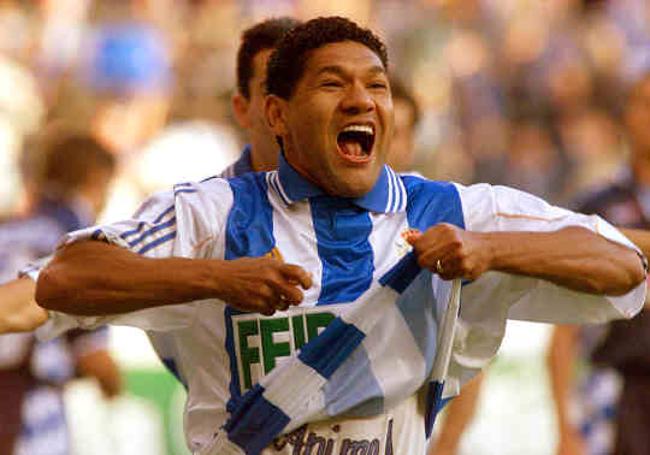 Donato celebra su gol en el partido en el que el Deportivo se proclamó campeón de la Liga.