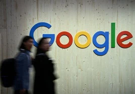 Anuncio de Google en una feria tecnológica.