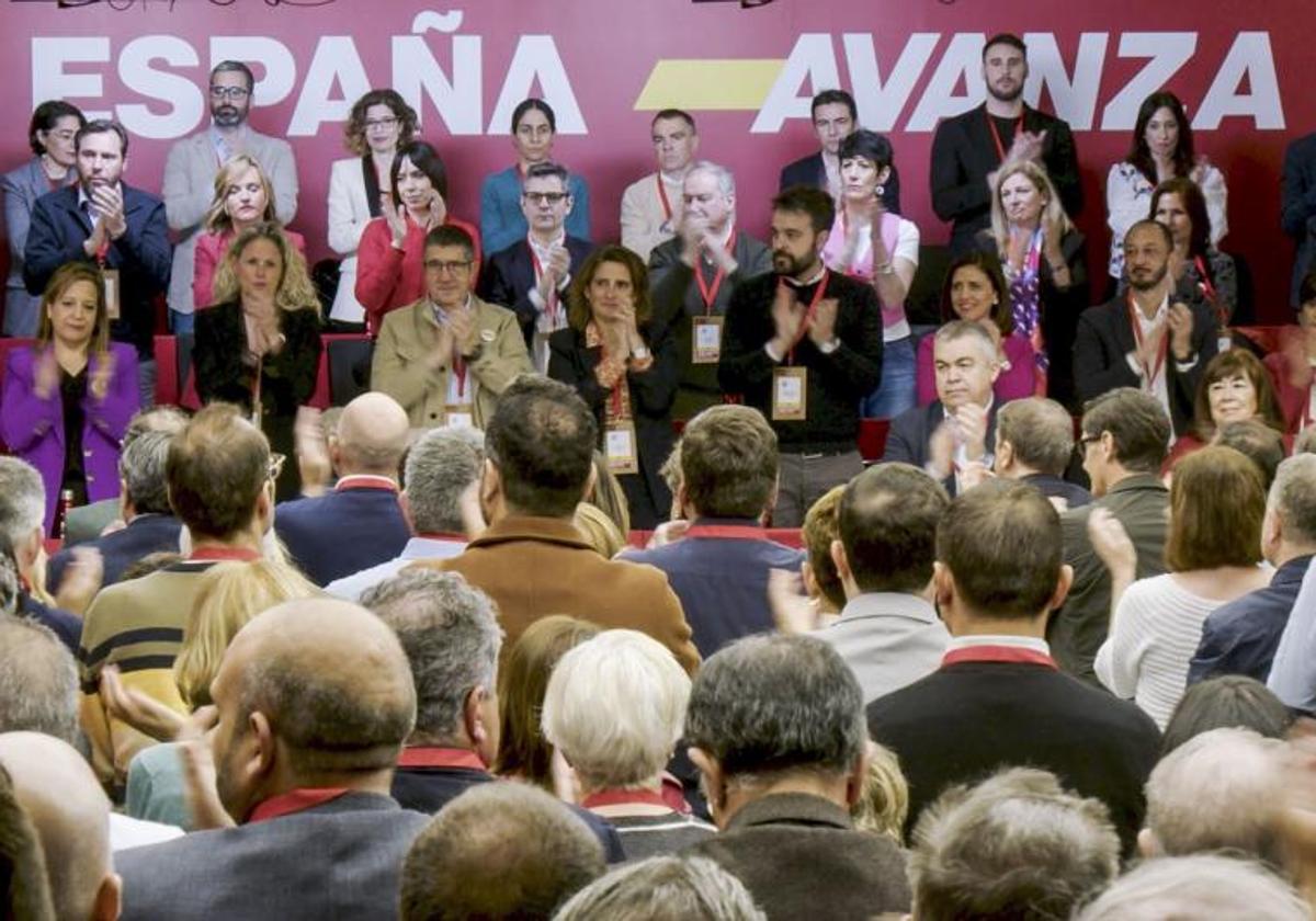 Los miembros del Comité Federal del PSOE respalda en la reunión de este sábado, en pie y con aplausos, a Begoña Gómez, mujer de Pedro Sánchez