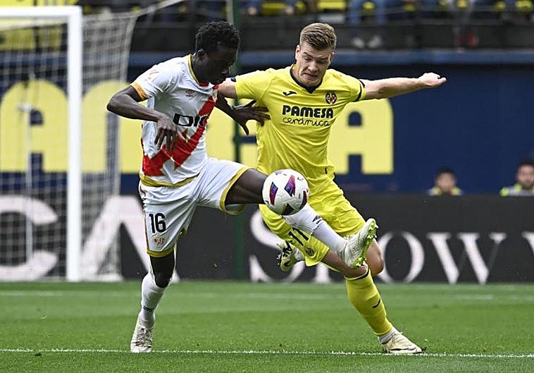 El Villarreal golea al Rayo para seguir aspirando a Europa