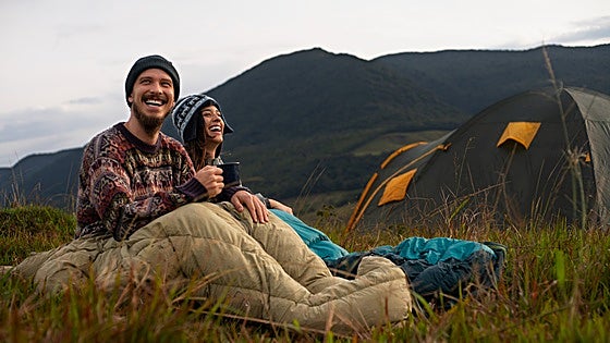 Duerme a pierna suelta al aire libre con estos sacos de dormir para excursiones