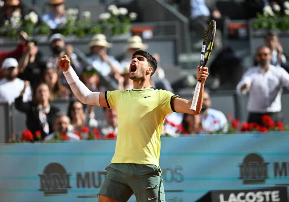 Carlos Alcaraz celebra un punto ante Jan-Lennard Struff.