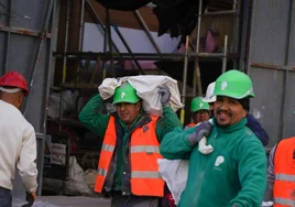 Trabajadores inmigrantes en una obra de Madrid.