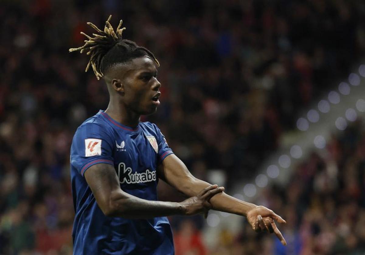 Nico Williams celebra su gol en el Metropolitano tras sufrir sonidos racistas.