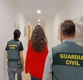 La Gurdia Civil, tras la derención de la mujer.