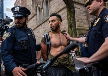 La Policía interviene en la Universidad de Los Ángeles para derribar las barricadas de la protesta propalestina