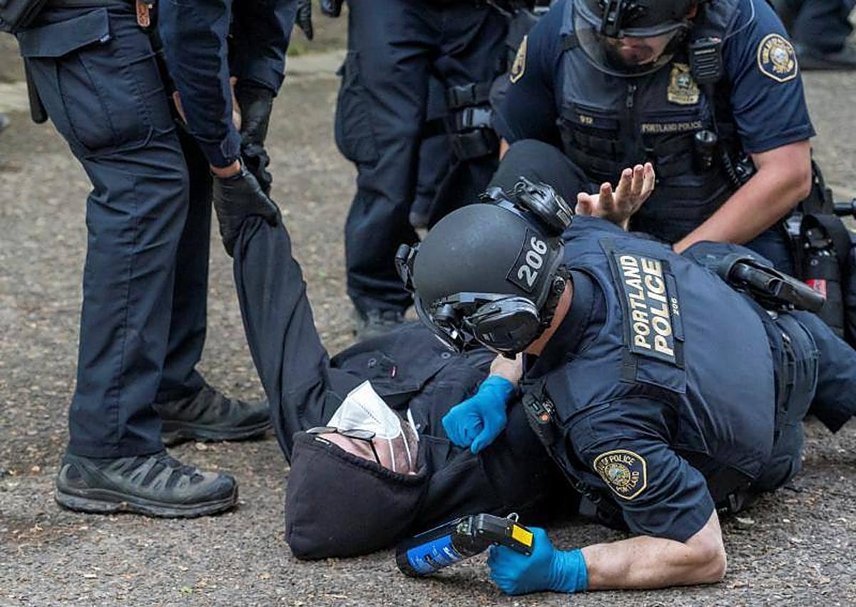 Imagen secundaria 1 - Biden asegura que las masivas protestas en las universidades no cambiarán su apoyo a Israel