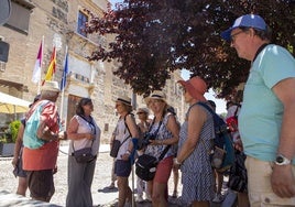 Un grupo de turistas de visita en Toledo.