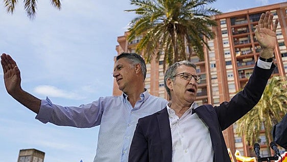 Feijóo recrimina a Sánchez comportarse como «el amo» y gobernar un «sucedáneo de democracia»