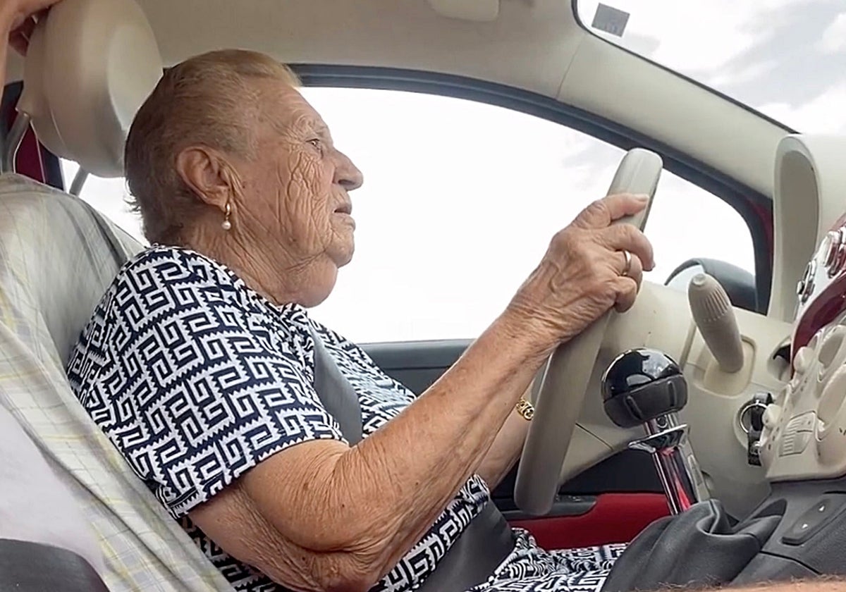 Àngela Coromina, concentrada en la carretera, en una imagen de su Instagram.