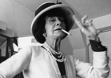 Cuando Coco Chanel obsequió a Hollywood con el mejor de sus cortes: el de mangas