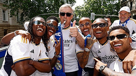 Cibeles vibra con el show de Ancelotti y recibe la promesa del Madrid de volver con la Champions