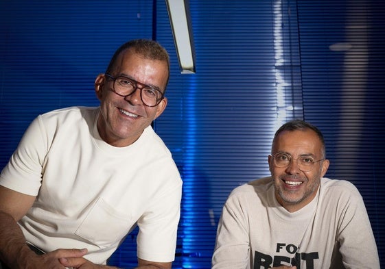 Óscar Conejo (derecha) y Adrián Madrid (izquierda) en las oficinas de Fabricantes Studio.