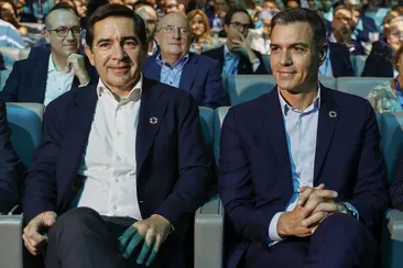 El presidente de BBVA, Carlos Torres, y el del Gobierno, Pedro Sánchez durante la segunda edición de Foro de Sostenibilidad del BBVA en 2022