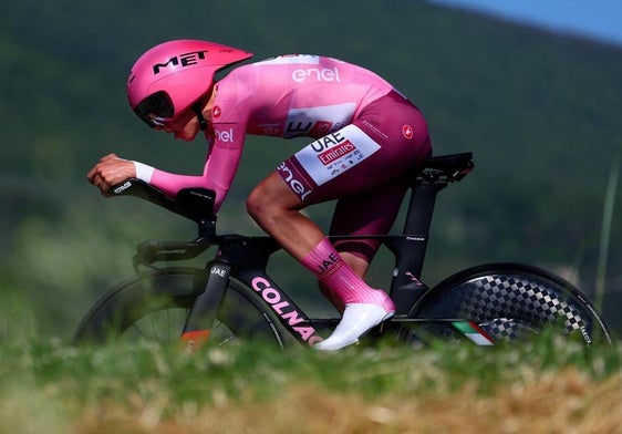 Pogacar se lleva la crono de Perugia y consolida la maglia rosa