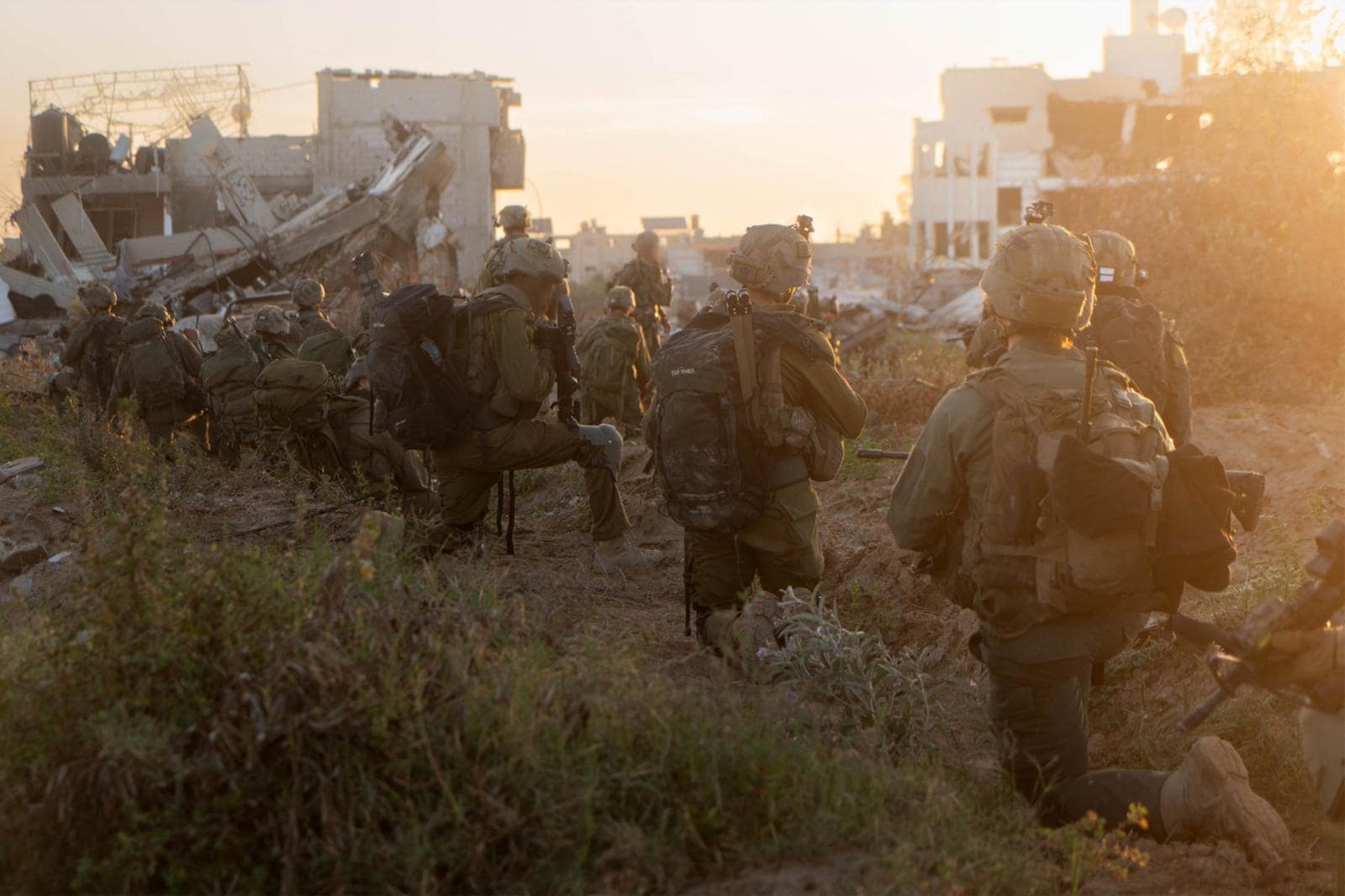 Soldados israelíes, en una operación de búsqueda de túneles en Gaza City.