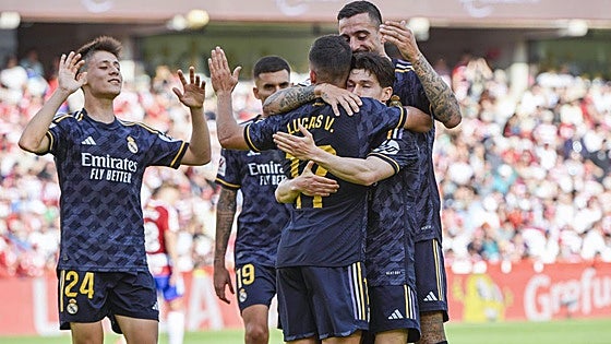 La euforia de un Madrid campeón golea a un Granada en depresión