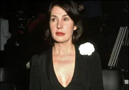 Cómo se convirtió Carmen Martínez-Bordiú en la heredera de la millonaria americana Claudia Heard: lujo, petróleo y vestidos de Balenciaga