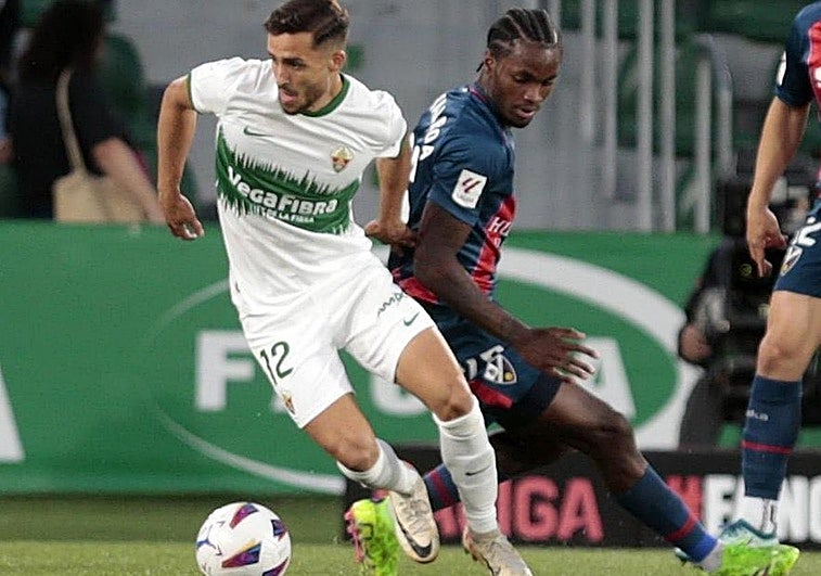 El Huesca se distancia del descenso al vencer en Elche