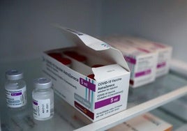 Cajas de vacunas de AstraZeneca.