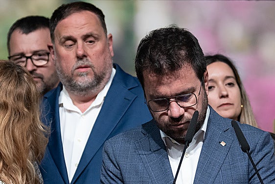Junqueras no se aparta como Aragonés y se ofrece a la militancia para seguir al frente de ERC