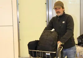 Rodolfo Sancho en el aeropuerto de Madrid tras regresar de Tailandia.