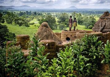 Los castillos de África: así se vive en el reino de los sombas