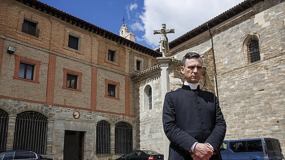 Una decena de sectas compiten por captar a los fieles católicos ultraconservadores