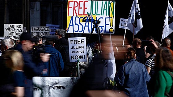 Assange evita por ahora su extradición a EE UU y apelará en Reino Unido