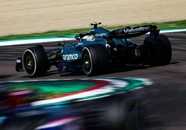 El Aston Martin de Alonso, en Imola.