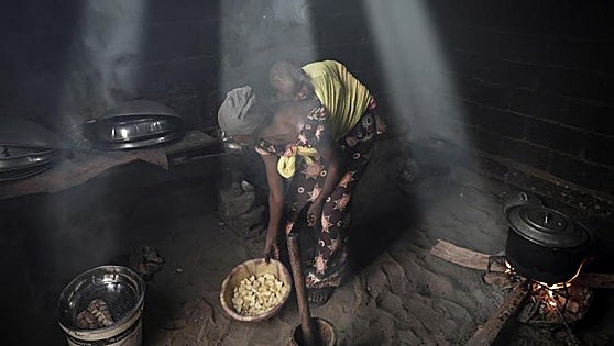 Cada año mueren casi 4 millones de personas por cocinar con combustibles nocivos