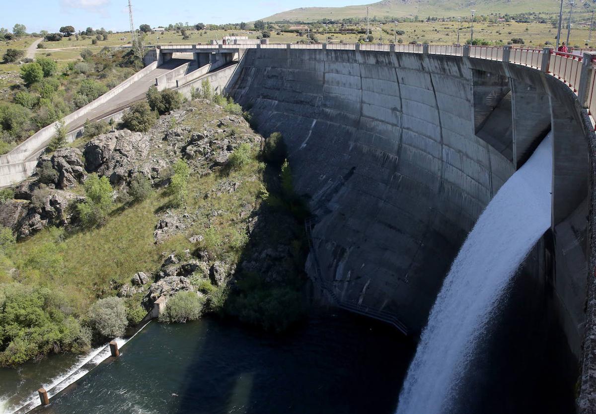 Embalse y presa de Pontón Alto (Segovia).