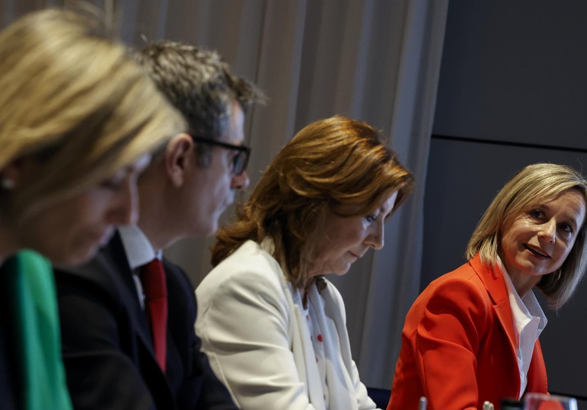 La presidenta de la Audiencia Provincial de Valencia, Esther Rojo, y el ministro de Justicia Félix Bolaños en la conclusiones de las jornadas judiciales.