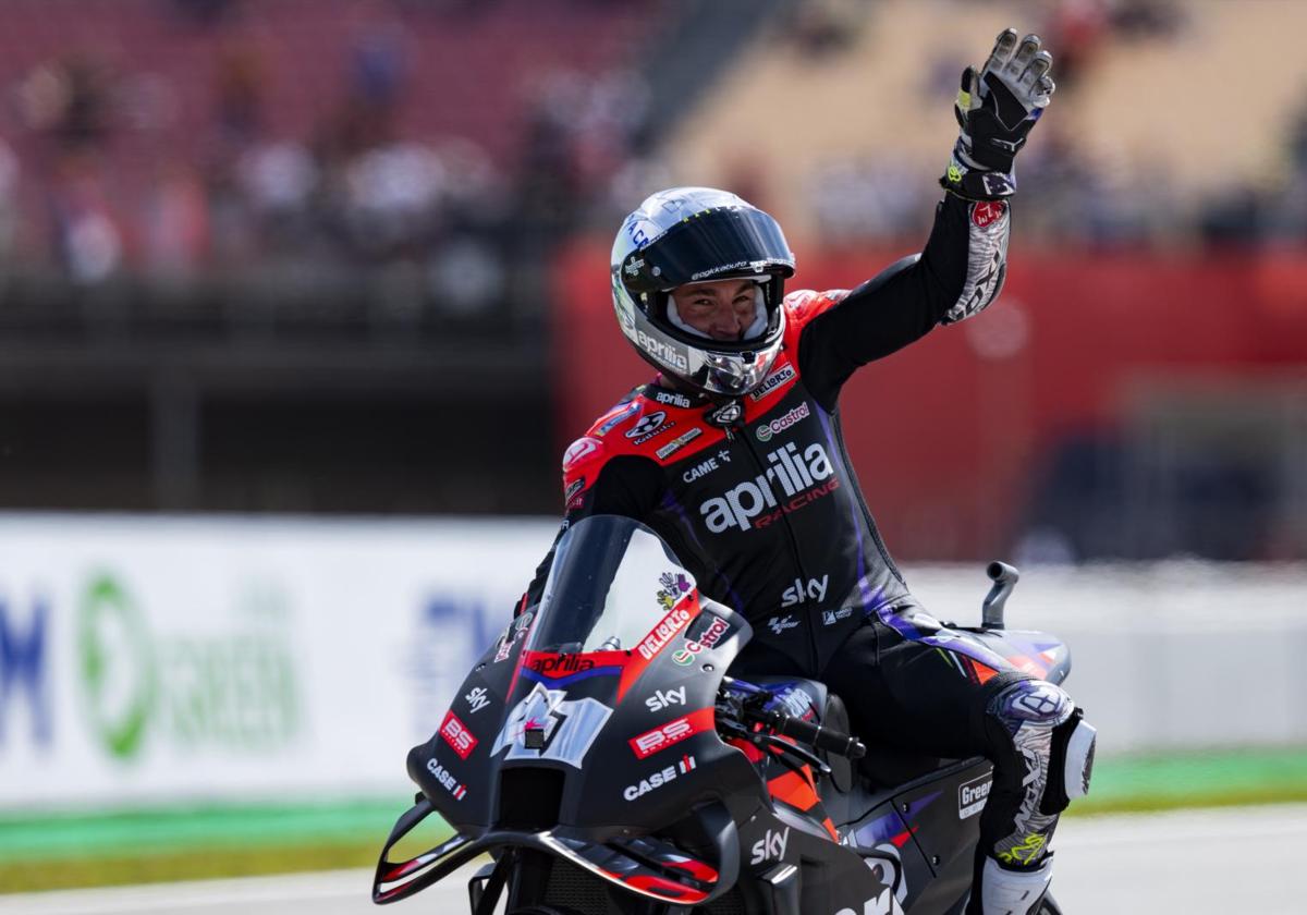 Aleix Espargaró, tras la primera jornada de entrenamientos en Montmeló.