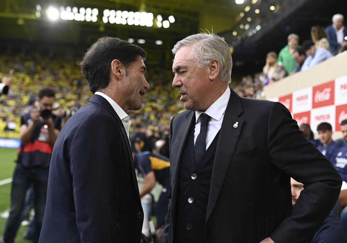 Marcelino y Ancelotti se saludan antes del comienzo del partido.