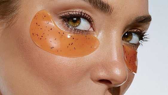 Alice Campello convierte sus parches para el contorno de ojos en superventas