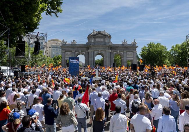 Mitin del PP en la Puerta de Alcalá.