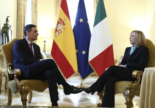 Sánchez y la presidenta del Consejo de Gobierno italiano, Giorgia Meloni, en Roma en abril de 2023.