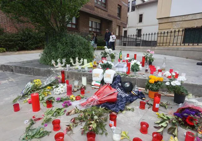 Altar improvisado en la zona en la que asesinaron a Juan Felipe. García.