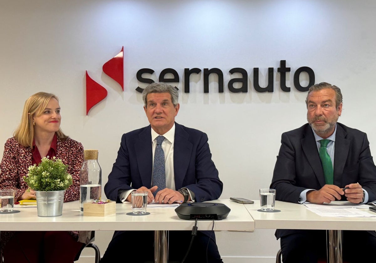 Equipo de Sernauto: Carolina López (comunicación), Francisco Riberas (presidente), José Portilla (director general)