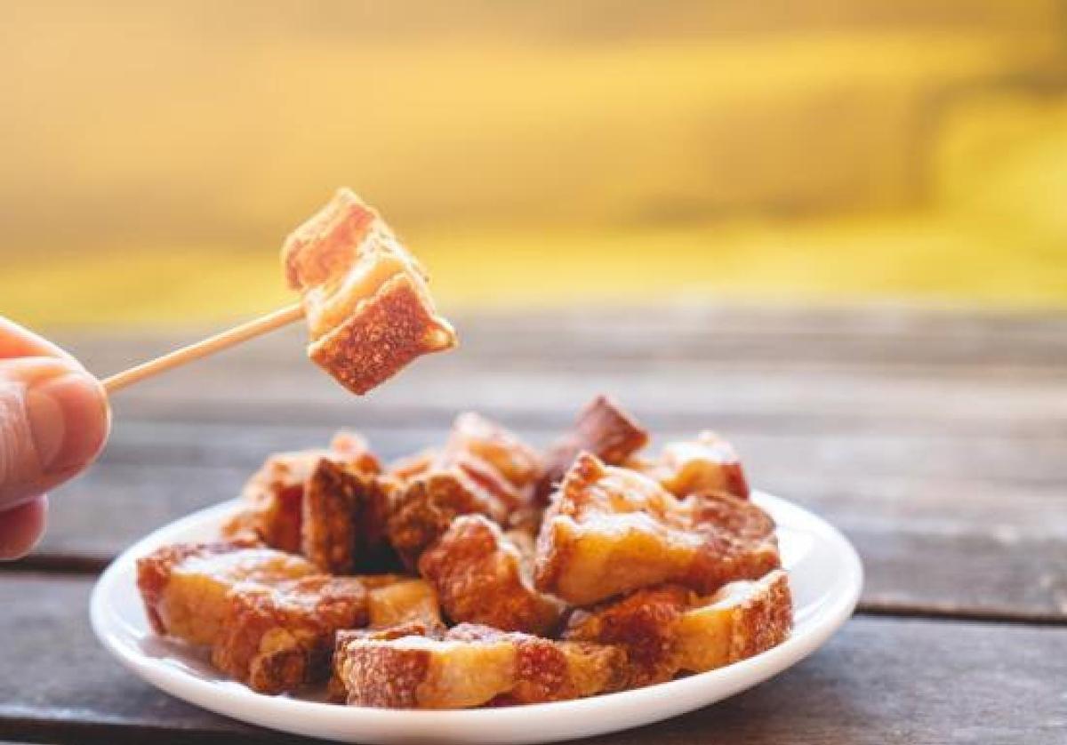 UNa plato de torreznos.