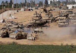 El Ejército ha desplegado tanques en el sur de Israel, cerca de Gaza.