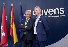 El director de Ayvens España, Pedro Malla, y el consejero delegado, Tim Andersen, en Madrid.