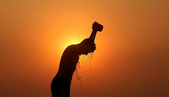 Una treintena de agentes electorales mueren en India víctimas de golpes de calor