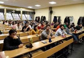 Un grupo de graduados en Medicina se presenta al examen para obtener una plaza MIR.