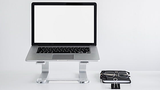 Mantén tu portátil en alto y refrigerado: estos son los mejores soportes para laptop