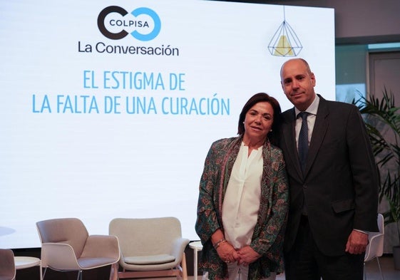 Pilar Fernández, presidenta de la Asociación Española de Cáncer de Mama Metastásico (Aecmm), y el oncólogo Javier Cortés, director del International Breast Cancer Center (IBCC).